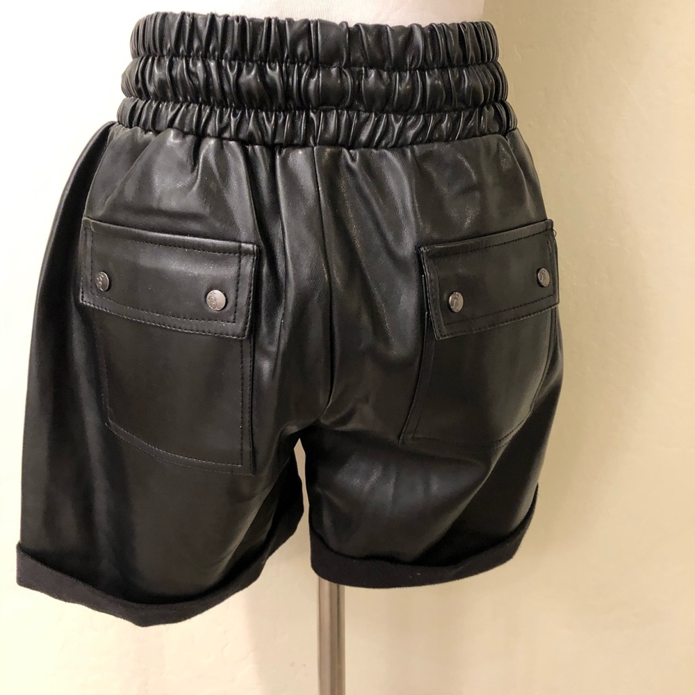 Shorts - Picture 4 of 11